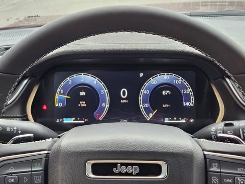 New 2025 Jeep Grand Cherokee Limited w/ Luxury Tech Group II image 15