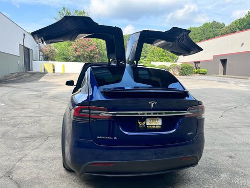 Used 2018 Tesla Model X 75D image 8