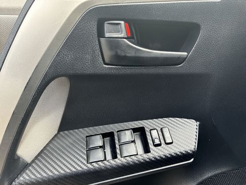 Used 2013 Toyota RAV4 LE FWD image 21