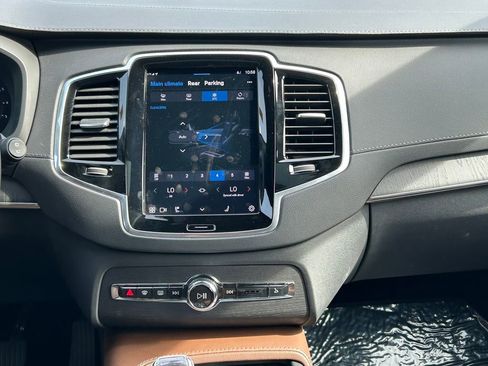 Used 2024 Volvo XC90 B6 Ultimate w/ Lounge Package image 24