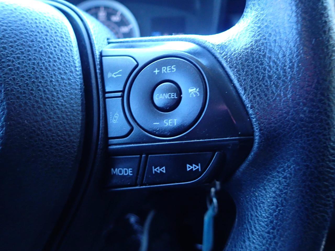 Used 2020 Toyota Corolla LE FWD image 15