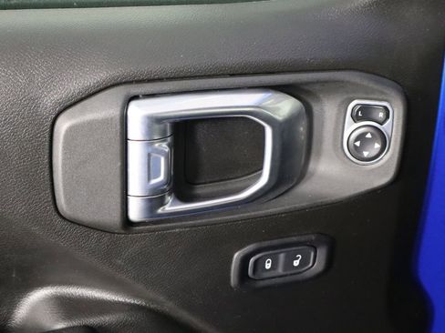 Used 2024 Jeep Wrangler Unlimited w/ Convenience Group AWD/4WD image 20