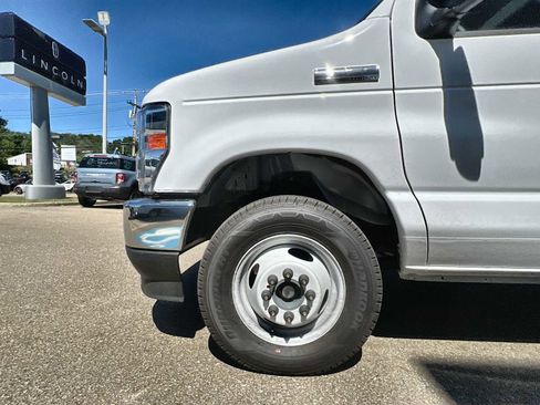 New 2026 Ford E-350 and Econoline 350 Super Duty w/ Power Equipment Group image 18