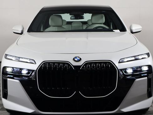 Used 2025 BMW 760i xDrive w/ Executive Package AWD/4WD image 2