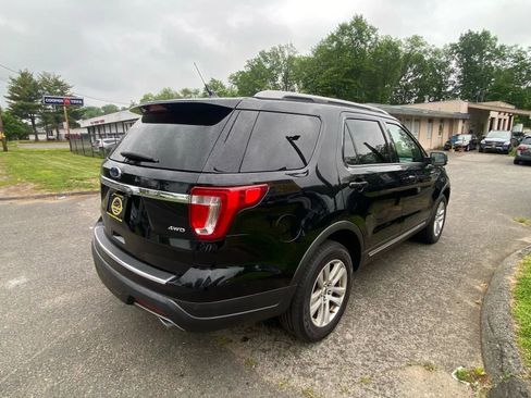 Used 2018 Ford Explorer XLT w/ Equipment Group 202A image 5