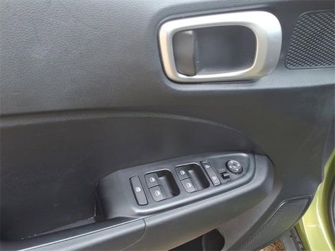 Used 2022 Hyundai Venue SEL image 15