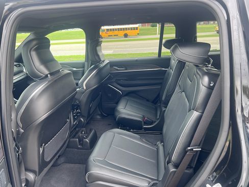 Certified 2025 Jeep Grand Cherokee L Overland w/ Advanced Protech Group III AWD/4WD image 16