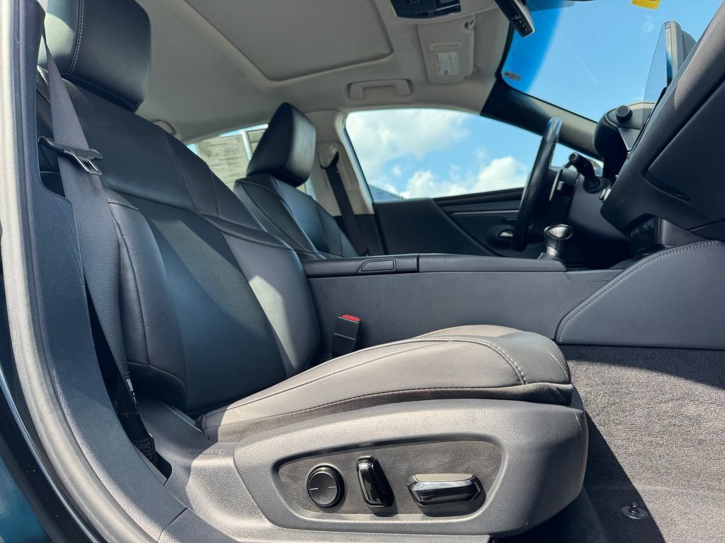 Used 2024 Lexus ES 350 w/ Premium Package FWD image 10