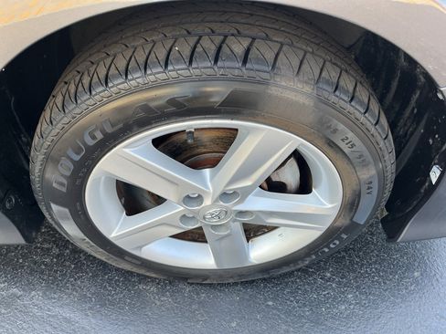 Used 2014 Toyota Camry SE w/ Moonroof Package image 34