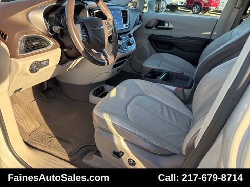 Used 2017 Chrysler Pacifica Touring-L image 33
