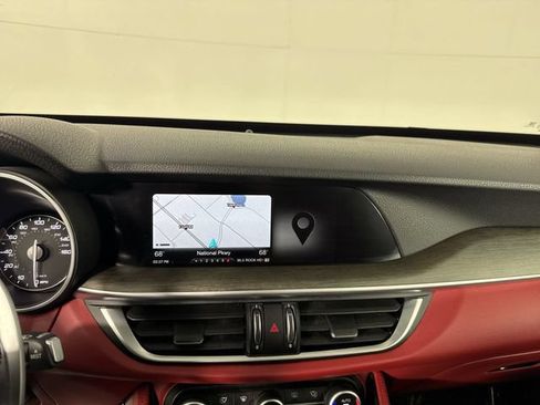 Used 2018 Alfa Romeo Stelvio Ti Sport AWD/4WD image 7