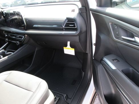 New 2026 Chevrolet Traverse LT w/ Sun and Wheel Package AWD/4WD image 19
