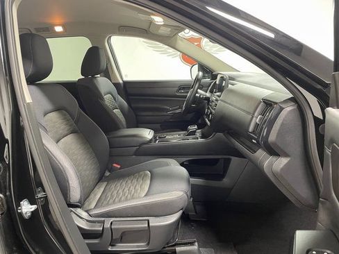 Used 2025 Nissan Pathfinder S AWD/4WD image 22