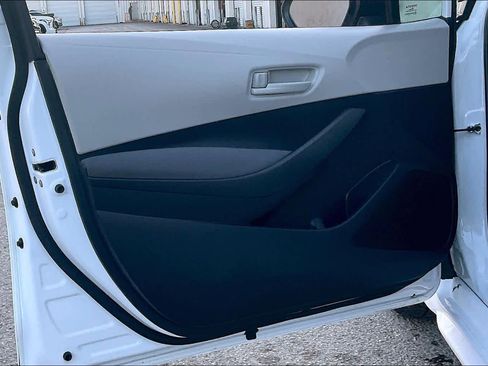 Used 2022 Toyota Corolla LE image 21