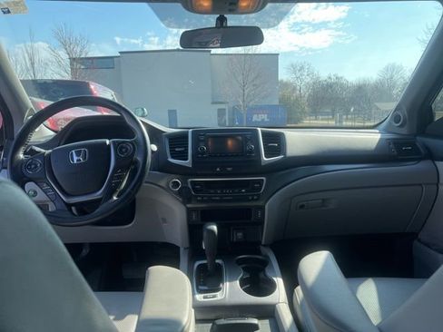 Used 2017 Honda Ridgeline RTL image 10