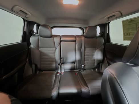 Used 2024 Mitsubishi Outlander SE image 33