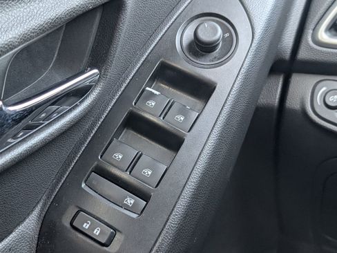 Used 2020 Chevrolet Trax LT w/ LT Convenience Package FWD image 16