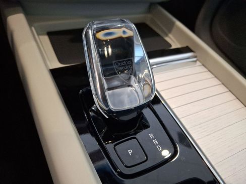 Certified 2026 Volvo XC60 T8 Ultra w/ Protection Package Premier image 13