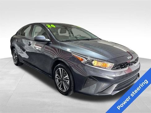 Used 2024 Kia Forte LXS FWD image 3