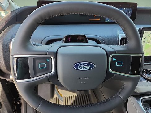 New 2026 Ford Expedition Active image 24