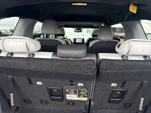 Used 2024 Toyota Sienna XSE image 10