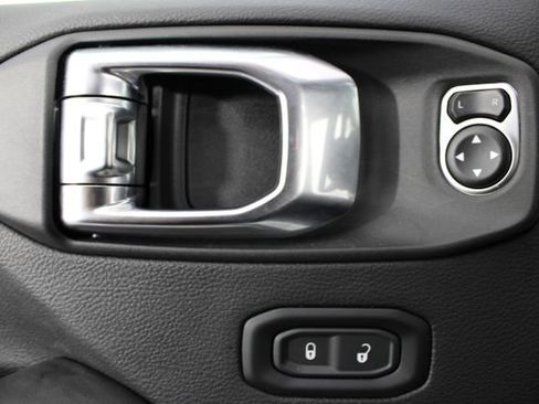 Used 2025 Jeep Wrangler Unlimited Sahara AWD/4WD image 14