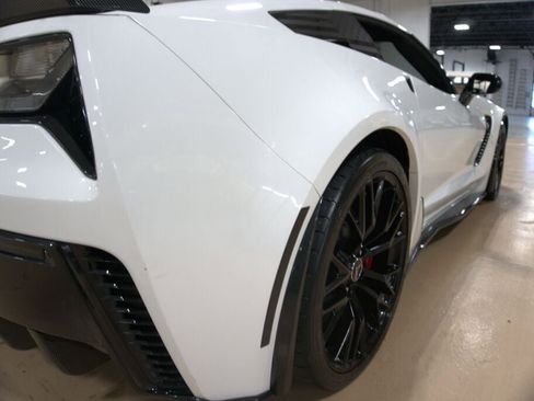 Used 2015 Chevrolet Corvette Z06 w/ 3LZ Preferred Equipment Group image 23