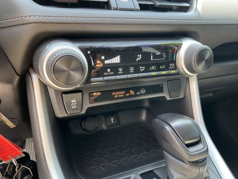 Certified 2020 Toyota RAV4 LE FWD image 8