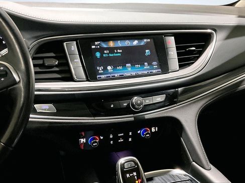 Used 2019 Buick Enclave Essence image 7