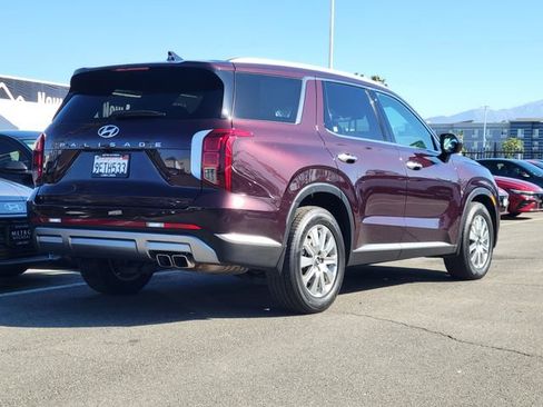 Used 2023 Hyundai Palisade SEL w/ Cargo Package FWD image 2