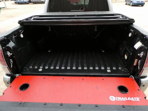 Used 2023 Toyota Tacoma TRD Off-Road w/ TRD Premium Off Road Package AWD/4WD image 8