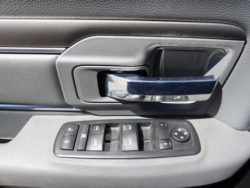 Used 2019 RAM 1500 Classic SLT image 9