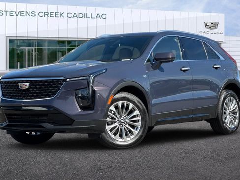 Used 2025 Cadillac XT4 Premium Luxury FWD image 7