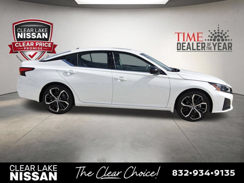 Certified 2025 Nissan Altima 2.5 SR w/ SR Premium Package FWD image 8