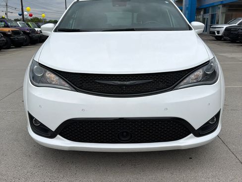 Used 2019 Chrysler Pacifica Touring Plus FWD image 3