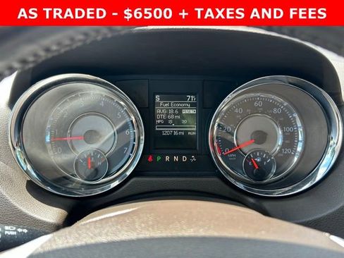 Used 2015 Chrysler Town & Country Touring image 19