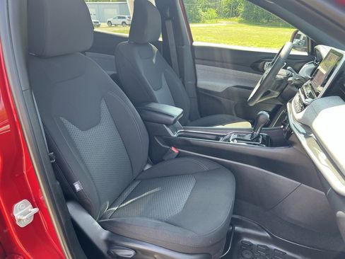 Used 2025 Jeep Compass Sport image 13