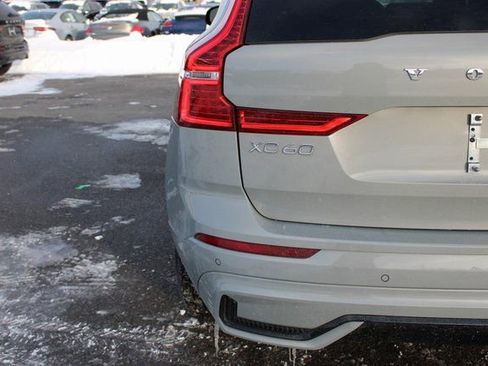 Used 2025 Volvo XC60 B5 Plus image 45