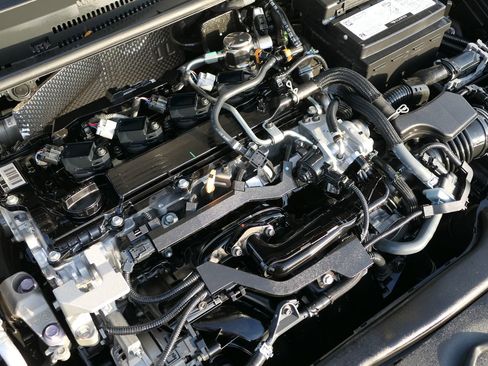 Used 2025 Toyota Corolla LE image 27