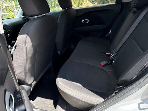 Used 2014 Kia Soul FWD image 12
