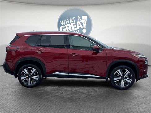 Used 2023 Nissan Rogue SL w/ SL Premium Package image 2