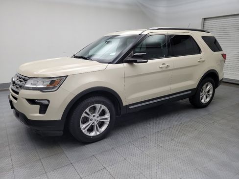 Used 2018 Ford Explorer XLT w/ Equipment Group 201A image 2