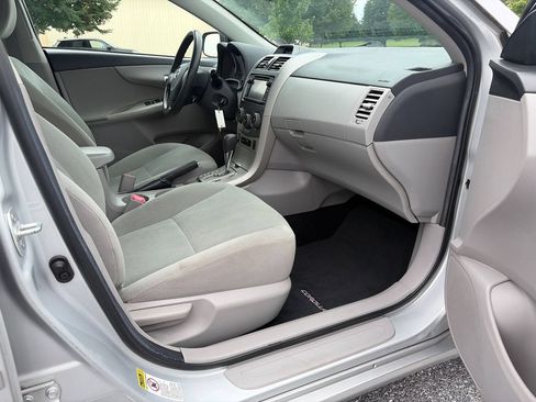 Used 2013 Toyota Corolla LE FWD image 11