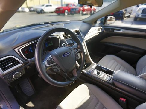 Used 2018 Ford Fusion S image 4