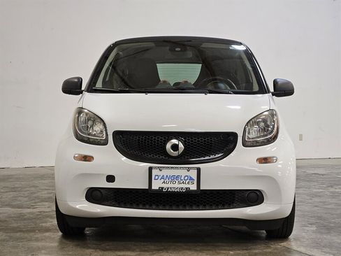 Used 2017 smart fortwo pure RWD image 3