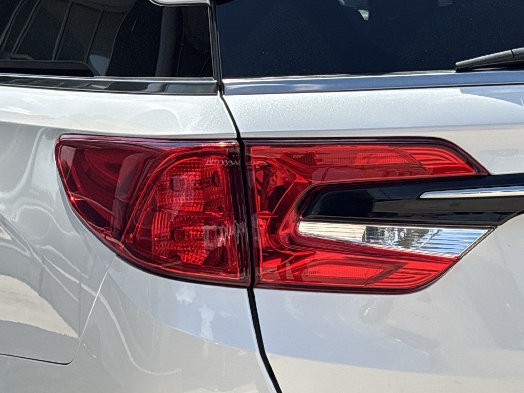 Used 2024 Honda Odyssey Elite image 6