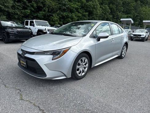 Used 2024 Toyota Corolla LE FWD image 3