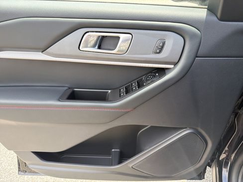 Used 2025 Ford Explorer ST-Line AWD/4WD image 19