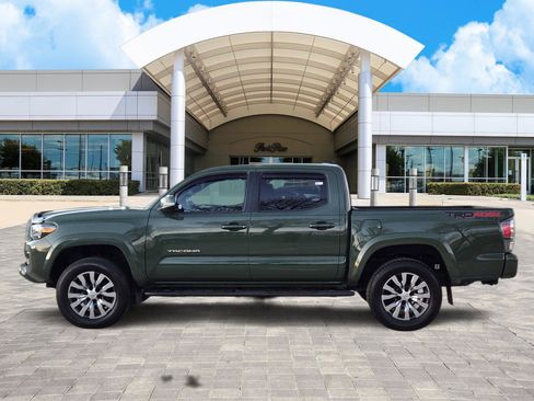 Used 2022 Toyota Tacoma TRD Sport image 3