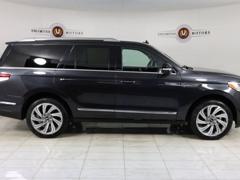 Used 2023 Lincoln Navigator Reserve AWD/4WD image 2
